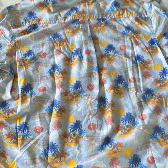 Johnnie-O Hangout Short Sleeve Island Vibe Button Up Sz. M - Picture 6 of 8